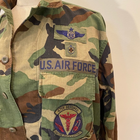 US Air Force Camouflage Mens Jacket w Patches / Woodland Camo / Size Medium - Picture 3 of 16